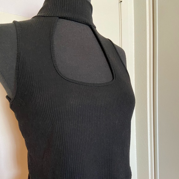 Turtleneck Cutout Ribbed Crop Top - Picture 2 of 6